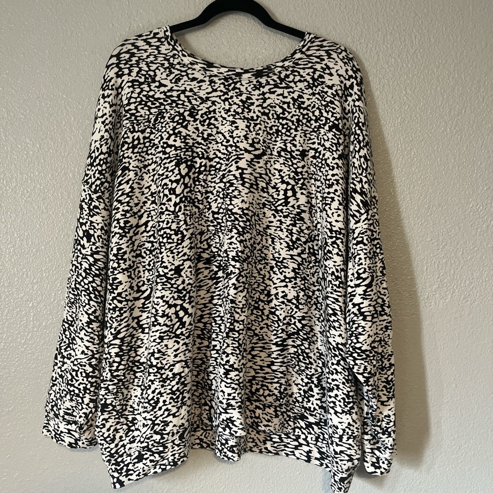 Athleta Black and White Top